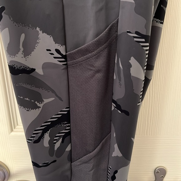 Women’s grey adidas camp leggings size 6 - Picture 4 of 7